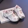 Zapatillas de entrenamiento alemanas para niños 2026, zapatos transpirables, nuevo estilo de verano, zapatillas deportivas casuales de suela blanda de moda para niños y niñas con superficie de malla