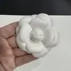 Acessório de Moda de Seda de Alta Qualidade 8cm Flor de Camélia Ultra-Resistente com Broche e Presilha Dupla Utilização