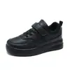 Zapatos Deportivos para Niños de Comercio Exterior 2026 Primavera Nuevo Estilo Superficie de Cuero Impermeables Zapatos Deportivos Infantiles Tallas Medianas y Grandes Zapatos de Tabla Blancos de Caña Baja