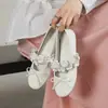 Sapatos de Couro Prata com Boca Rasa de Pele de Ovelha Estilo Francês, Novos Sapatos Baixos Planos de Ballet Primavera/Verão, Sapatos Mary Jane Florais com Boca Rasa
