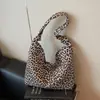 Outono de 2026 Nova Moda Vintage Tendência Coreana Casual Estampa de Leopardo Bolsa de Ombro Transversal de Grande Capacidade para Meninas
