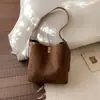 Bolso Retro para Mujer de Gran Capacidad 2025 Nuevo Otoño e Invierno Simple Versátil Bandolera de Hombro Bolso Tote Tipo Cubo para Viaje