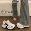 Couro Genuíno Solado Grosso Faz os Pés Parecerem Menores Waffle Forrest Gump Sapatos Femininos 2026 Novos Versáteis Leves Casuais Esportivos Sapatos de Pai