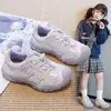 Sapatos de Verão para Meninas 2026 Novo Estilo Coreano Sapatos Esportivos Casuais Infantis para Estudantes Tênis de Corrida para Uso Externo para Crianças Mais Velhas