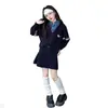Suéter bordado estilo preppy conjunto de otoño, Conjunto de dos piezas de chaqueta de punto de imitación de dos piezas y falda corta plisada estilo coreano para niñas
