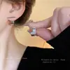 Pendientes Metálicos Únicos de Nicho 2025 Nuevo Estilo Caliente Diseño de Pendientes Geométricos Pendientes Dorados de Alta Gama para Mujer