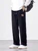 Roupa Masculina Fengshe / Nova Coleção Primavera e Outono 2026 Estilo Americano Novo Caimento Solto Veludo Boa Bordado com Logo Chinês Calça Casual Masculina de Barra Reta