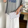 Bolsa de Mão Minimalista Portátil de Nicho Transfronteiriça, Tecido Doce Estampa de Bolinhas Bolsa Envelope com Zíper de Grande Capacidade para Viagem