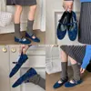 Zapatos Blue Mary Jane Sheep Turn-off para Mujer Tacones Planos Primavera Nuevo Punta Redonda Hebilla Remache Parte Superior Baja Capa Única Zapatos Mujer