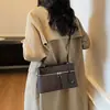 Bolsa Quadrada Pequena de Comércio Exterior de Alta Qualidade para Mulheres 2025 Nova Moda Retro Elegante Bolsa de Ombro Sob o Braço Bolsa Transversal para o Dia a Dia