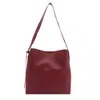 Bolsa Balde de Grande Capacidade Bolsa Feminina Moda Retrô Versátil Bolsa de Ombro Transversal Outono Nicho Bolsa Tote de Alta Qualidade