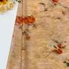 Tecido de brocado acetinado de rayon estampado estilo chinês com pintura JishiInk de caqui, tecido floral para vestido cheongsam laranja claro