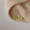 Pendientes de plata 925 chapados en aguja de 14 quilates con forma de corazón, estilo japonés y coreano, color verde fresco, para mujer, con diseño de amor.
