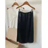 Falda de Nuevo Estilo Veraniego 2026 para Mujer con Adorno de Encaje, Acetato Negro, Satén Estilo Verano, Textura de Alta Gama, Estilo Fluido y Elegante