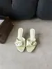 Sandalias de Satén Floral Estilo Hada Francesa Chuyuji para Mujer, Nuevo Modelo Verano 2026, Elegante Tacón Delgado, Punta Abierta Sexy