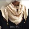Nueva bufanda cuadrada grande con hebilla de succión magnética, bufanda de seda con bola dorada pequeña, bufanda con textura de algodón y lino, bufanda cálida con artefacto de invierno perezoso