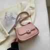 Textura de alta calidad Bolsa pequeña para mujer 2023 Nuevo verano Popular Popular Bolsa cruzada Versátil Hombro Axila Bolsa cuadrada pequeña