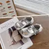 Zapatos Individuales para Niñas Zapatos para Caminar para Bebé Estilo Verano 2025 Zapatos Pequeños de Cuero para Bebé Suela Suave Zapatos de Princesa Versátiles Casuales Zapatos para Niños Pequeños