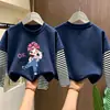 Camiseta de manga larga a rayas de algodón puro para niñas, estilo primavera y otoño, imitación de dos piezas, top de dibujos animados estiloso para niños mayores