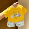 Estilo Coreano para Bebé y Niño Verano Estampado Parche Hello Kitty Cuadros Camiseta de Manga Corta Conjunto Elegante de Bebé Pantalones Cortos Florales Nuevo