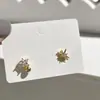 Brincos elegantes estilo retrô de Hong Kong para mulheres 2024 Novo Explosivo Internet Popular Nicho Brincos de alta qualidade Brincos dourados para todos os jogos