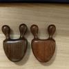Entrega de uma peça Pente de massagem de sândalo dourado Pente de massagem de cabeça Meridian Pente de sândalo de cinco dentes Fornecimento direto da fábrica por atacado