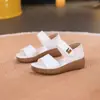 Sandálias Rasteirinhas da Moda para Mulheres 2025 Verão Novo Estilo Coreano Casual Versátil Sapatos de Mãe Sapatos com Solado Grosso Antiderrapantes