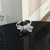 Anillo Geométrico de Lujo Ligero de Alta Gama con Diamantes Completos Estilo Coreano para Mujer, Anillo Minimalista de Moda Nicho Exquisito Apilable para el Dedo Índice