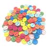 Botones redondos de madera de colores con línea de puntos naturales al por mayor de fábrica para ropa infantil, botones de madera de dos ojos de colores mezclados