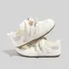 Zapatillas de malla transpirable para mujer 2026 verano nuevas versátiles con cordones casuales de moda planas blancas