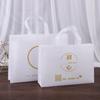 Bolsa de embalaje para regalo bolsa para prenda bolso con nombre de tienda impreso bolsa de punto no tejida bolsa de embalaje publicitaria portátil costura