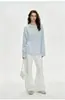 Camiseta blanca de manga larga de Tencel para mujer, ligera y transparente, perfecta para principios de otoño, que ofrece protección solar, corte holgado, ideal como capa interior o top base, con un estilo puro y seductor