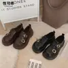 Sapatos Pequenos de Couro Genuíno Feminino com Pelúcia Estilo Francês Britânico 2026 Outono/Inverno Novo Estilo Combinam Bem com Saias Mocassins Mary Jane de Solado Grosso