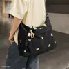 Bolsa Transversal de Ombro Único, Bolsa de Mão para Cachorros Pequenos, Bolsa de Viagem de Grande Capacidade para Mulheres, Novo Modelo Bordado Leve para Exterior 2026