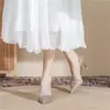 Tacones Altos Blancos con Grulla de Papel y Pedrería, Punta Fina para Mujer, Tacón Delgado, Nuevo Modelo 2026 Zapatos de Boda, Diseño Hueco, Escote Bajo Sexy, Estilo Inspirado en Chanel