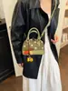 Bolso de mano tipo concha de moda transfronteriza fresco y dulce para mujer, nuevo de otoño 2026, bolso de hombro cruzado de lunares de lujo ligero