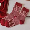 Calcetines de Lana Rojos Estilo Fair Isle para Mujer, Calcetines Rojos Cálidos de Otoño e Invierno, Calcetines a Media Pantorrilla Estilo Ins para Foto de Año Nuevo, Retro y Sencillos