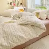 Conjunto de cama de quatro peças em estilo pastoral, incluindo capa de edredom e lençol, adequado para camas de casal, dormitórios estudantis e camas de solteiro, perfeito para primavera e outono