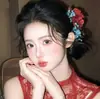 Novo adorno de cabeça de noiva estilo chinês 2026, roupão de manhã, grampo de cabelo com flor artificial vermelho e azul retrô, acessório de alta qualidade