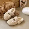 2026 Invierno Nuevo Estilo Suave Felpa Hogar y Exterior Zapatillas Planas de Pelo para Mujer Versátiles Casuales de Algodón