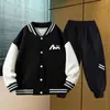 Conjunto Esportivo de Outono para Meninos 2026 Novo Estilo para Crianças Maiores, Roupa de Outono Estilosa e Moderna para Meninos