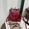 Bolso Casual de Moda Personalizado con Forma de Concha para Mujer 2025 Invierno Nuevo Retro Cadena de Clip Bolso de Hombro Cruzado para Viajes