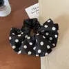 Goma para el Cabello Estilo Falda con Lunares Grandes y Perlas Coreana, Donut de Lujo, Banda Elegante para Cola de Caballo Baja para Mujer