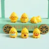 Pollo Amarillo Animal Pequeño de Resina Tridimensional Lindo Accesorios DIY Pequeños Adornos de Decoración para Escritorio de Coche
