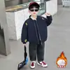 Chaqueta Acolchada Infantil Chaqueta de Béisbol para Niños Gruesa de Invierno 2026 Nuevo Estilo Ropa de Invierno para Niños Pequeños Chaqueta para Bebé Estilo Otoño/Invierno