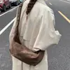 Bolso Retro Maillard Tipo Dumpling para Mujer de Alta Gama Nueva Moda 2025 Textura Bolso de Hombro Cruzado para el Trabajo y el Viaje
