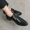 Nuevos Zapatos Casuales de Cuero de Verano 2022 para Jóvenes, Zapatos Versátiles de Punta para Hombre, Zapatos de Moda Tendencia Estilo Británico para Peluqueros