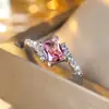 Anillo Rongxing de Corte Rectangular Transfronterizo con Engaste de Garras de Diamante Rosa, Anillo de Bodas Joyería, Accesorios para Mujer de Venta Caliente Transfronteriza Fuente