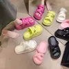 Chinelos estilosos com sola grossa para mulheres, novo modelo primavera 2024, EVA, adequados para combinar com saias, sandálias de praia super populares