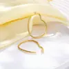 Pendientes Retro Geométricos en Forma de Corazón Estilo Hong Kong, Pendientes de Diseño Sencillo, Elegantes Accesorios de Aro Grande para Mujer, Venta al por Mayor desde el Fabricante